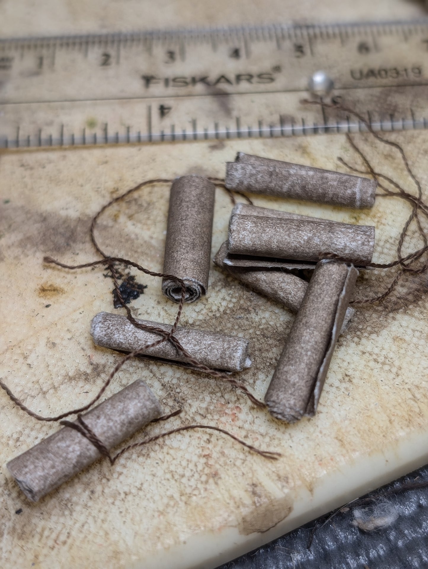 1:24 scale - Aged Scrolls